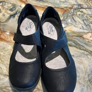 Clarks Cloud Steppers soft cushion Mary Jane flats adjustable strap comfort 9